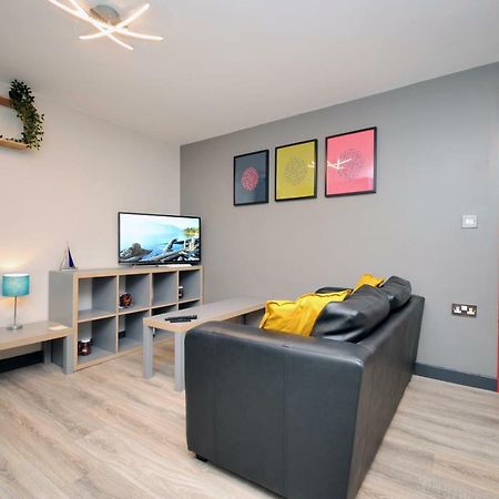 Stone'S Throw City Centre - Tv In Every Bedroom! Суонзи Екстериор снимка