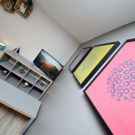 Stone'S Throw City Centre - Tv In Every Bedroom! Суонзи Екстериор снимка