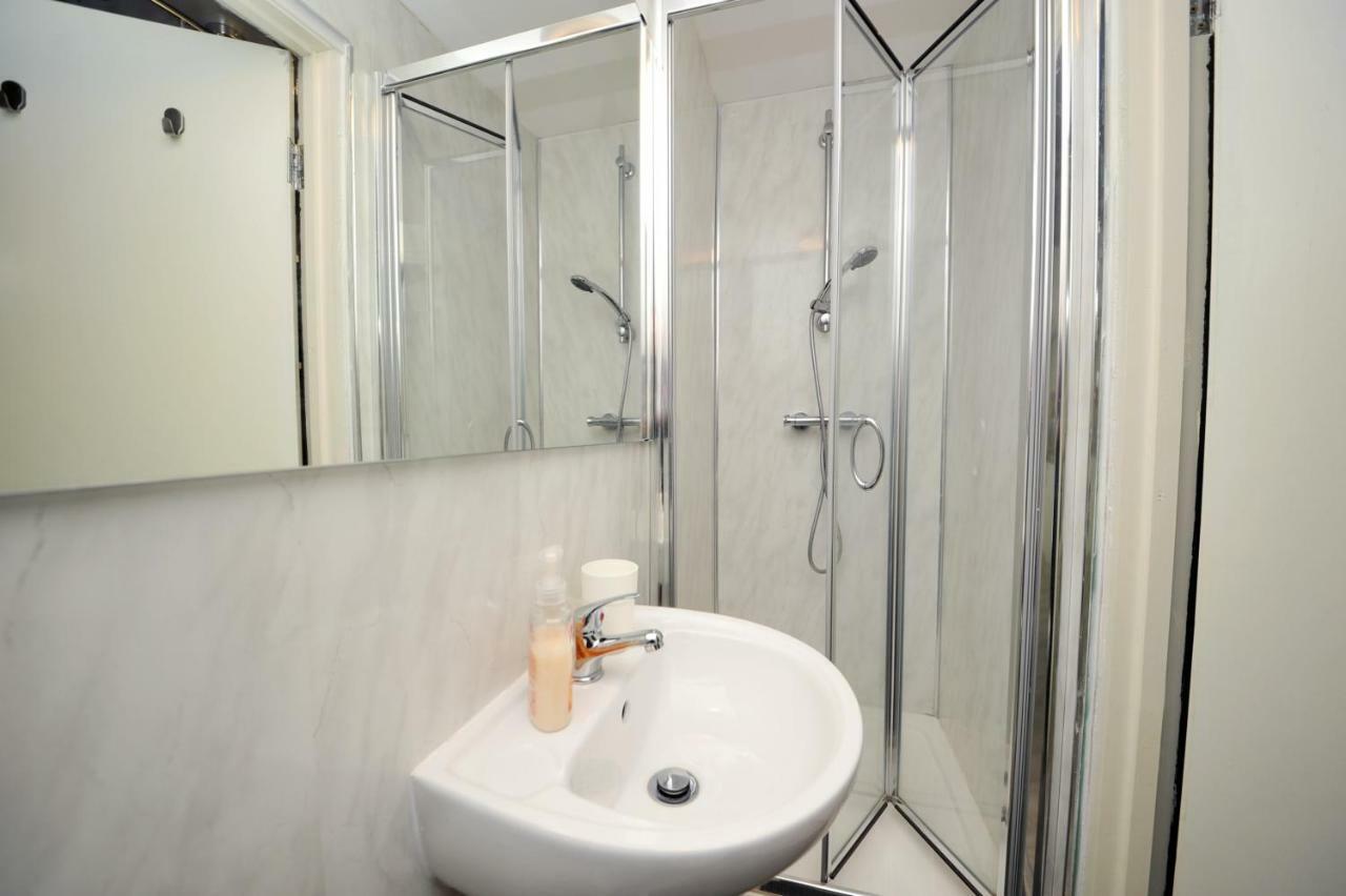 Stone'S Throw City Centre - Tv In Every Bedroom! Суонзи Екстериор снимка