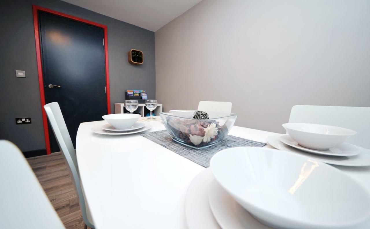 Stone'S Throw City Centre - Tv In Every Bedroom! Суонзи Екстериор снимка