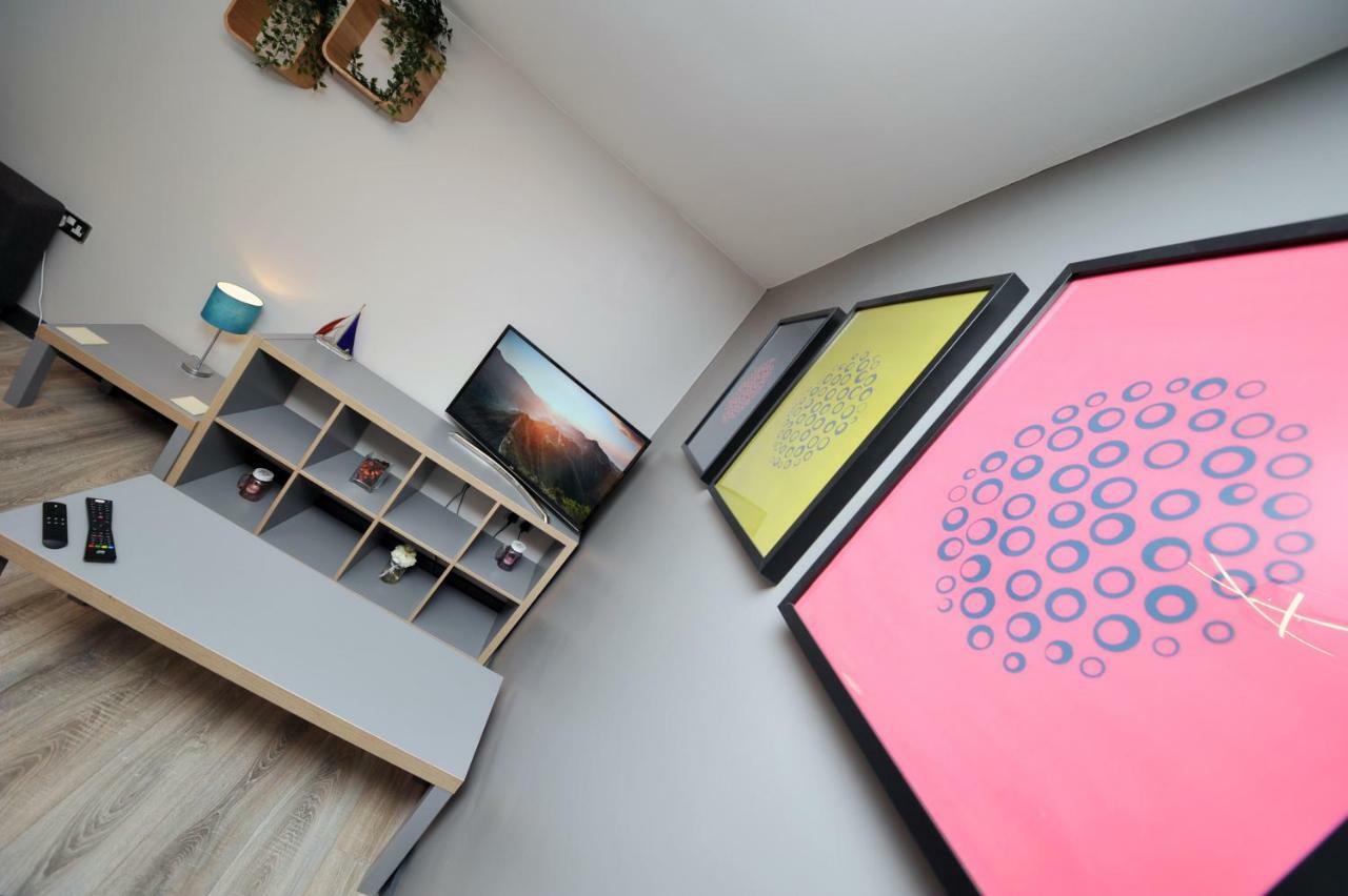 Stone'S Throw City Centre - Tv In Every Bedroom! Суонзи Екстериор снимка