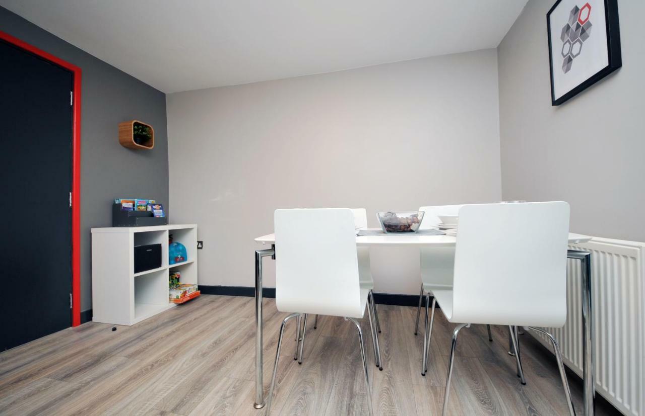 Stone'S Throw City Centre - Tv In Every Bedroom! Суонзи Екстериор снимка