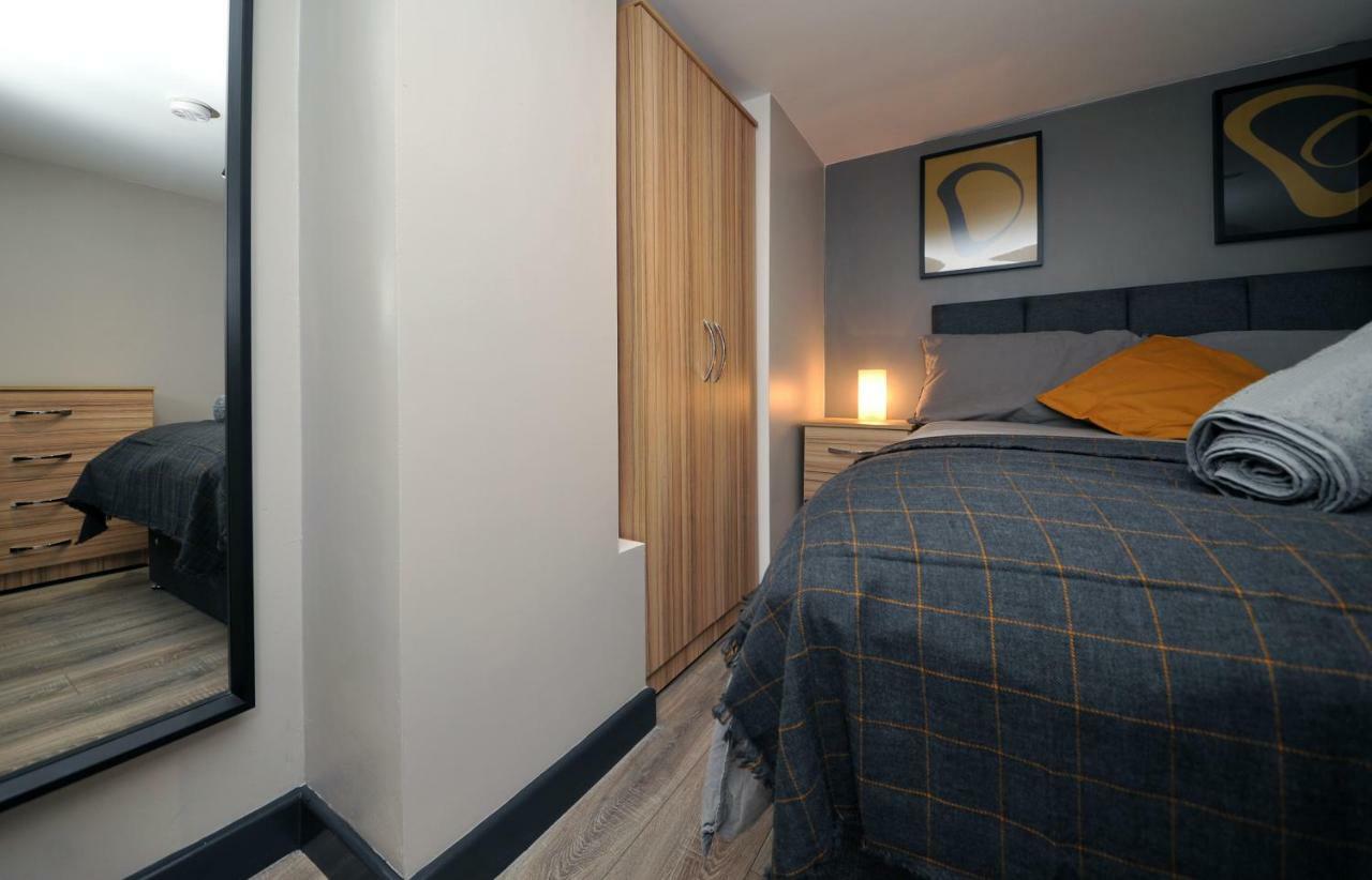Stone'S Throw City Centre - Tv In Every Bedroom! Суонзи Екстериор снимка