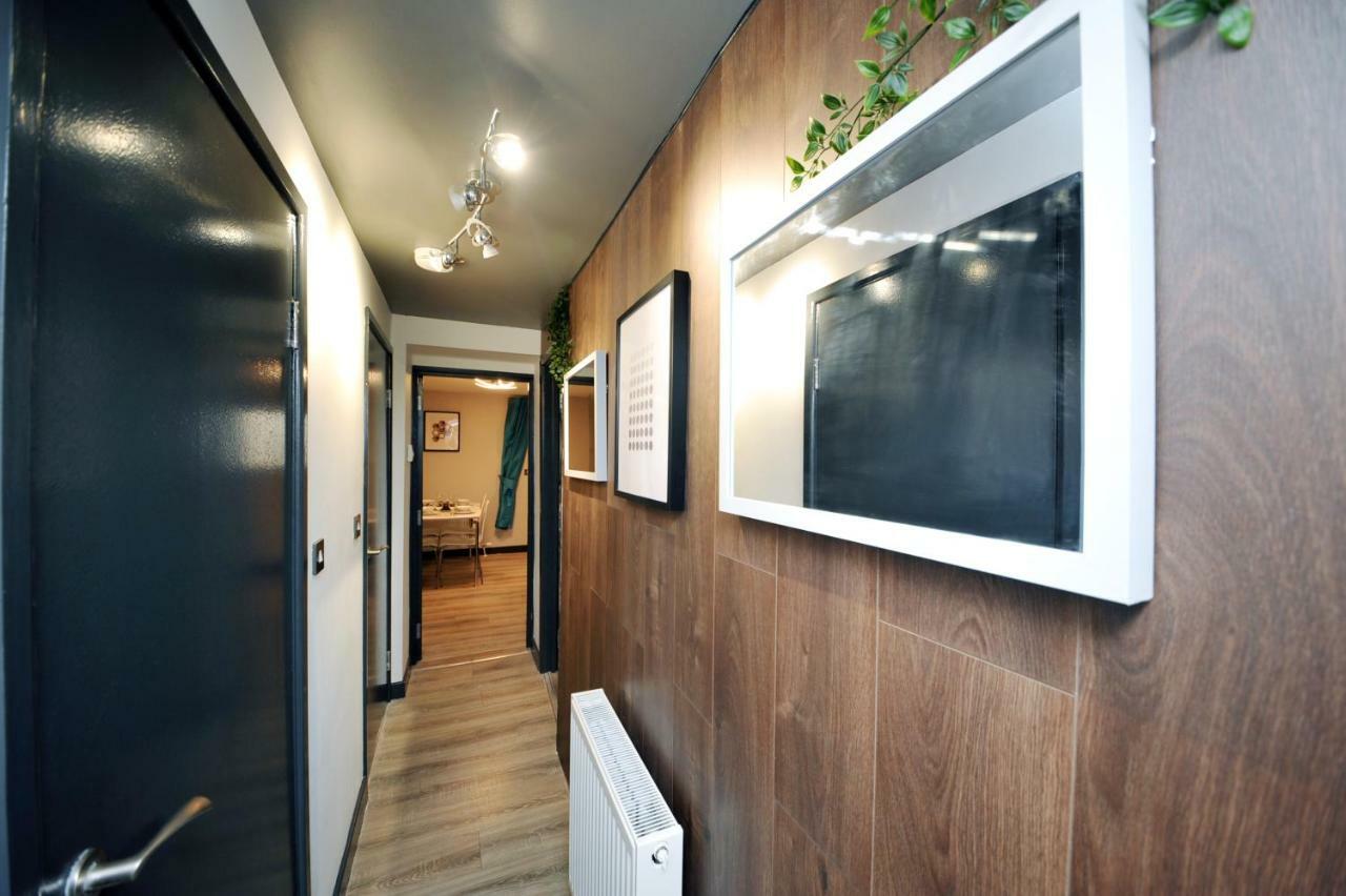 Stone'S Throw City Centre - Tv In Every Bedroom! Суонзи Екстериор снимка