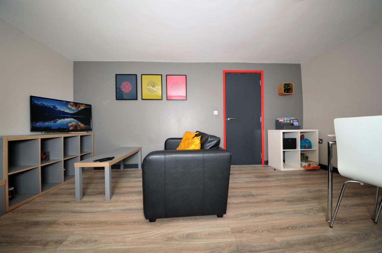 Stone'S Throw City Centre - Tv In Every Bedroom! Суонзи Екстериор снимка