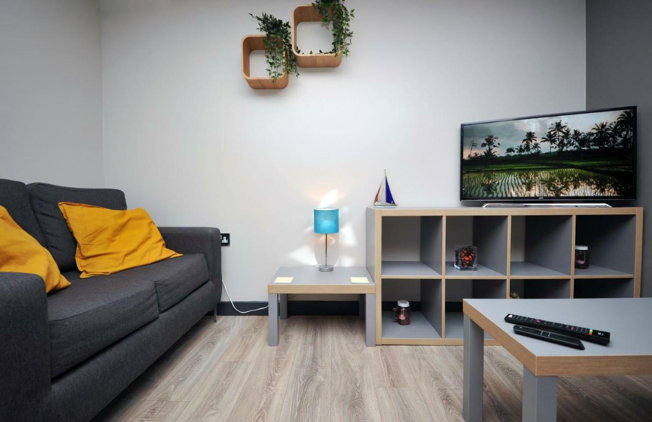 Stone'S Throw City Centre - Tv In Every Bedroom! Суонзи Екстериор снимка