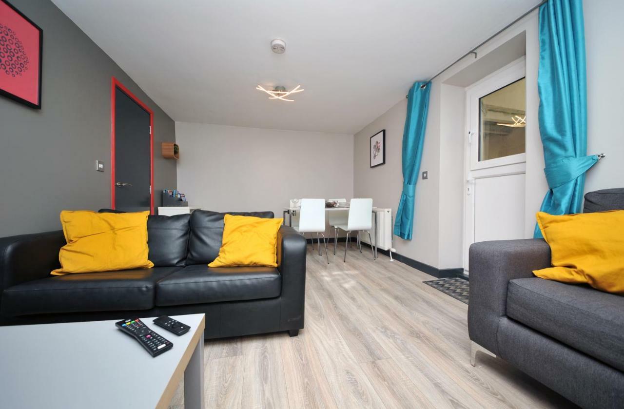 Stone'S Throw City Centre - Tv In Every Bedroom! Суонзи Екстериор снимка