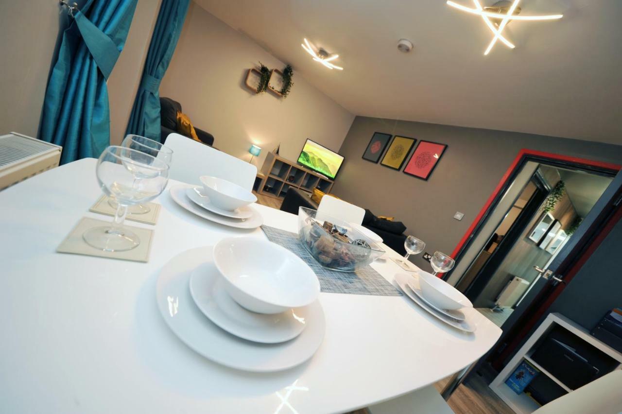 Stone'S Throw City Centre - Tv In Every Bedroom! Суонзи Екстериор снимка